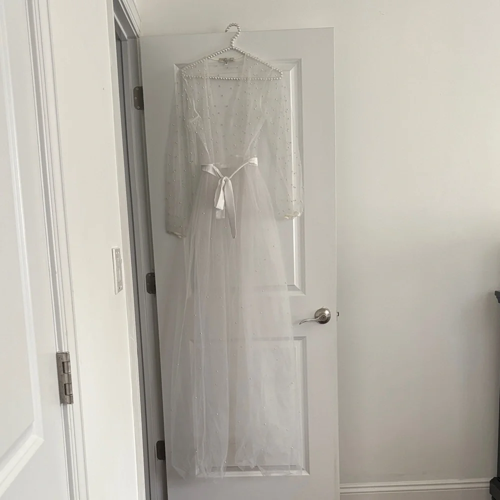 Elegant White Sheer Robe with Pearl Accents - Picture 2 of 3